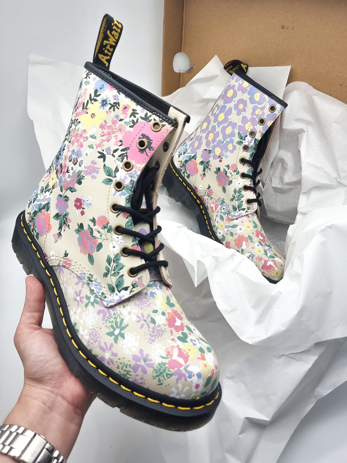 DR. MARTENS 1460 FLORAL MASH-UP CREAM
