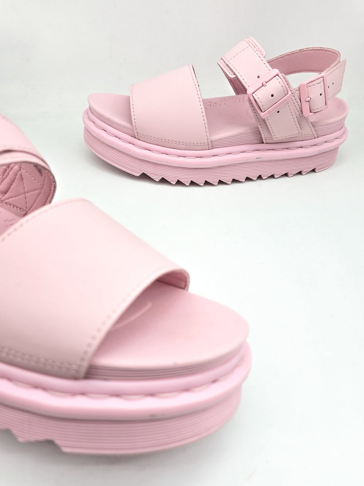 DR. MARTENS VOSS PINK MONO