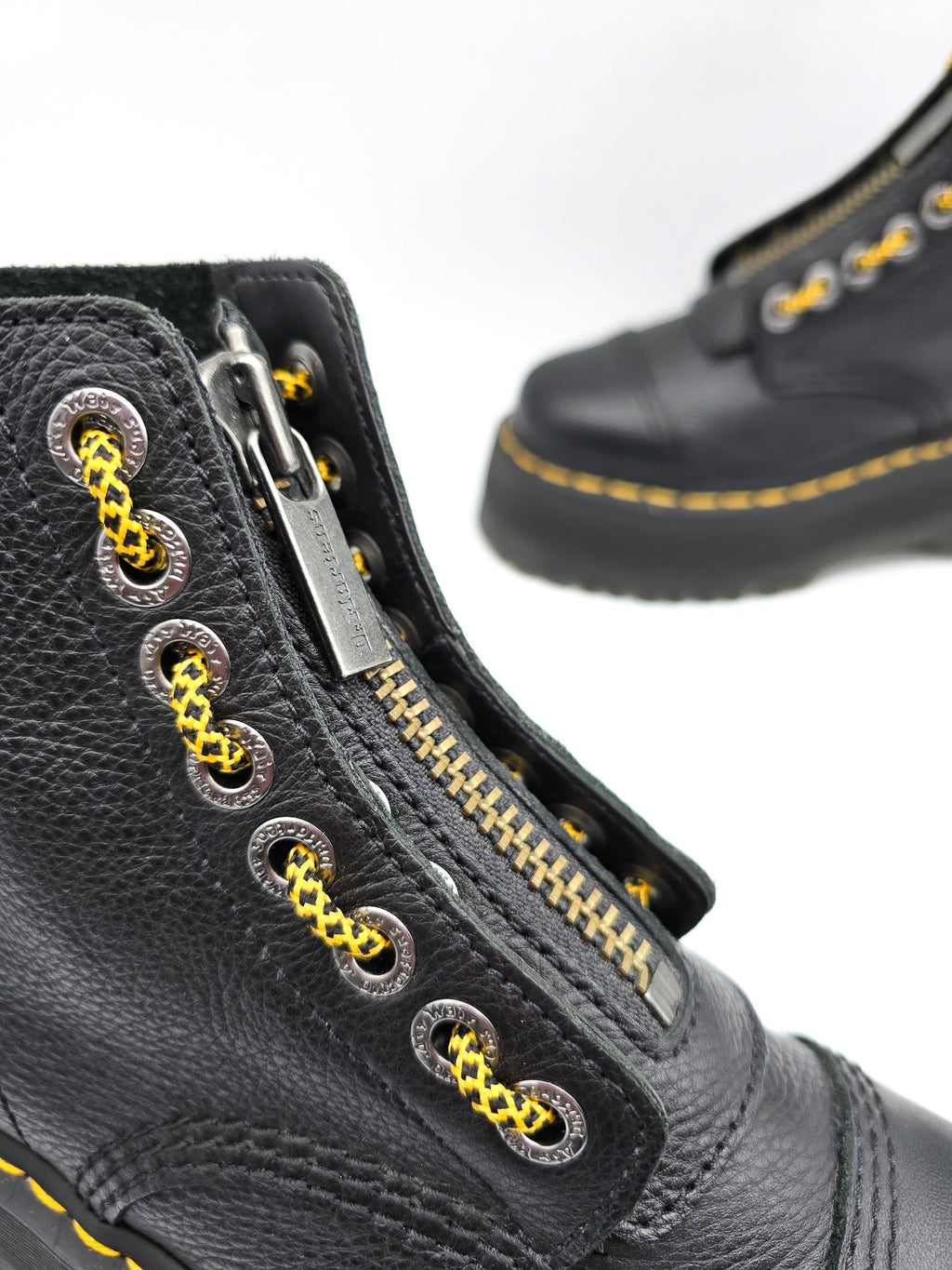 DR. MARTENS SINCLAIR MAX BLACK MILLED LEATHER