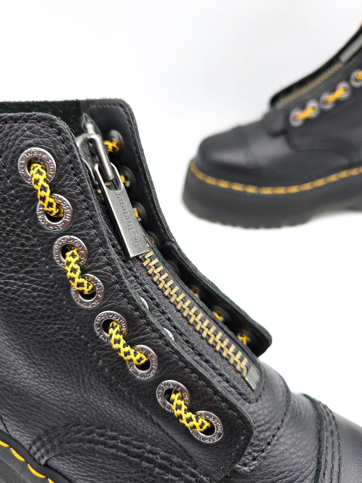DR. MARTENS SINCLAIR MAX BLACK MILLED LEATHER
