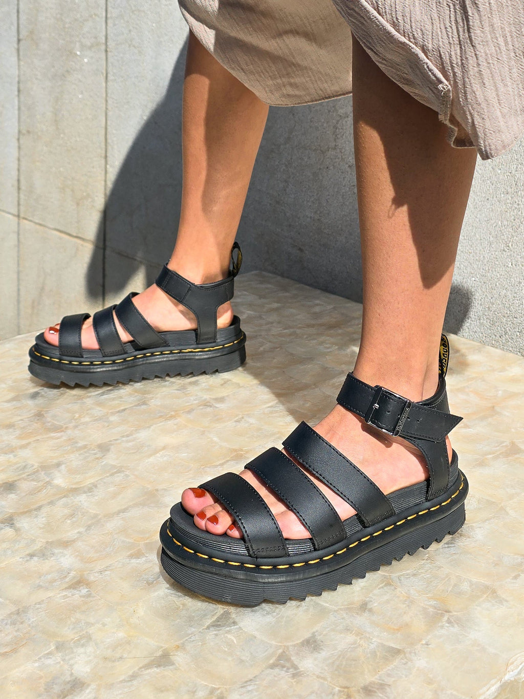 DR. MARTENS BLAIRE BLACK HYDRO