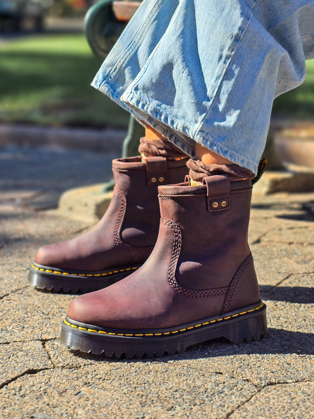 DR. MARTENS ANISTONE LO BROWN