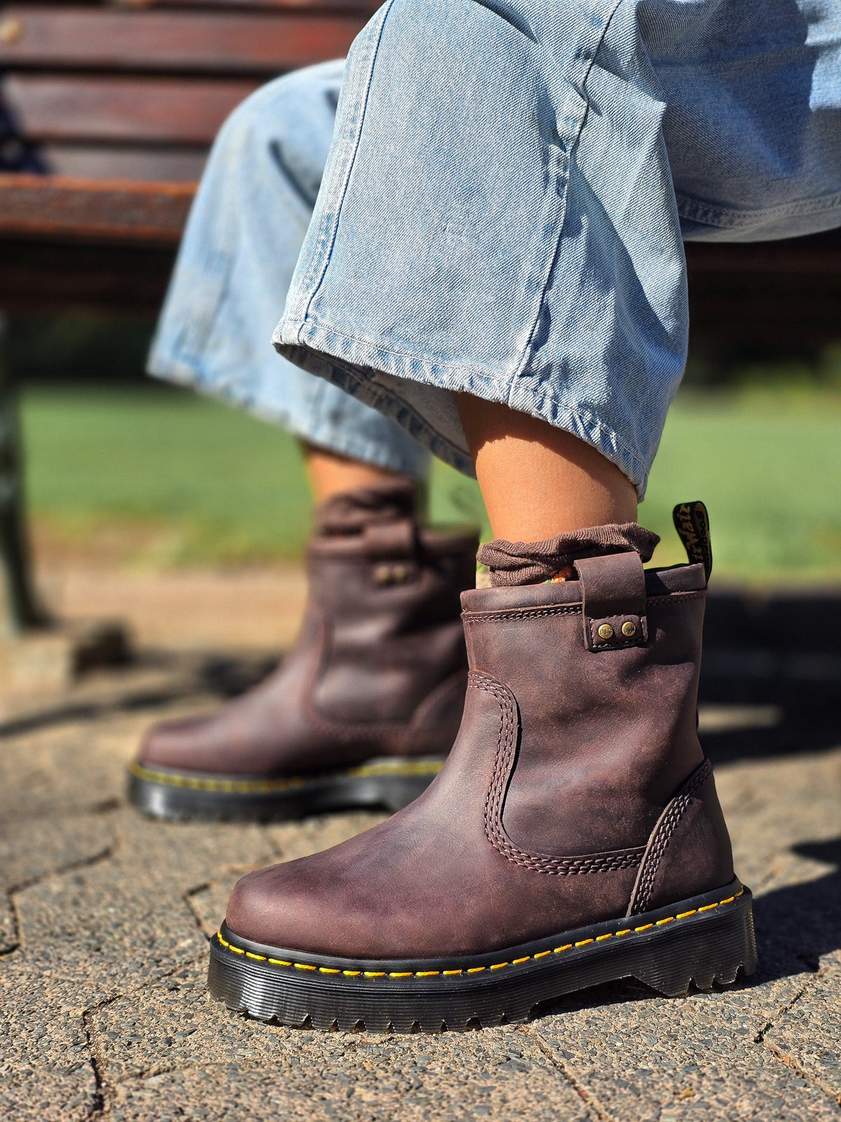 DR. MARTENS ANISTONE LO BROWN