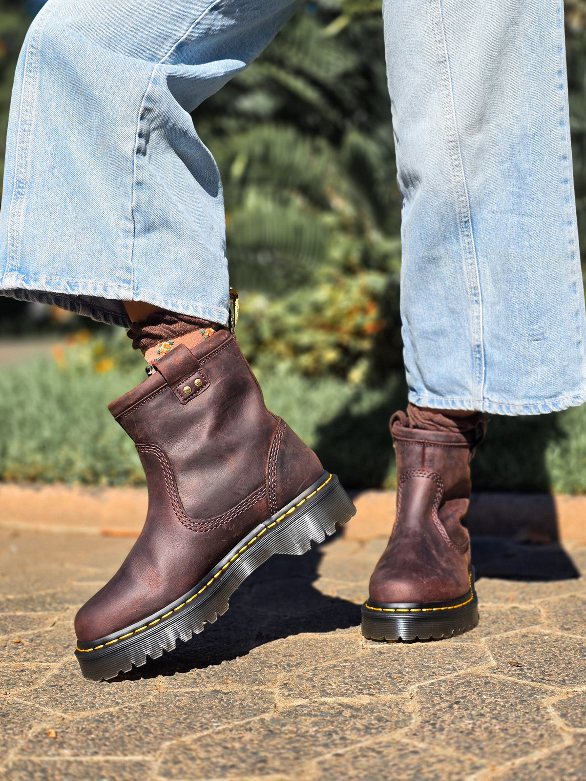 DR. MARTENS ANISTONE LO BROWN