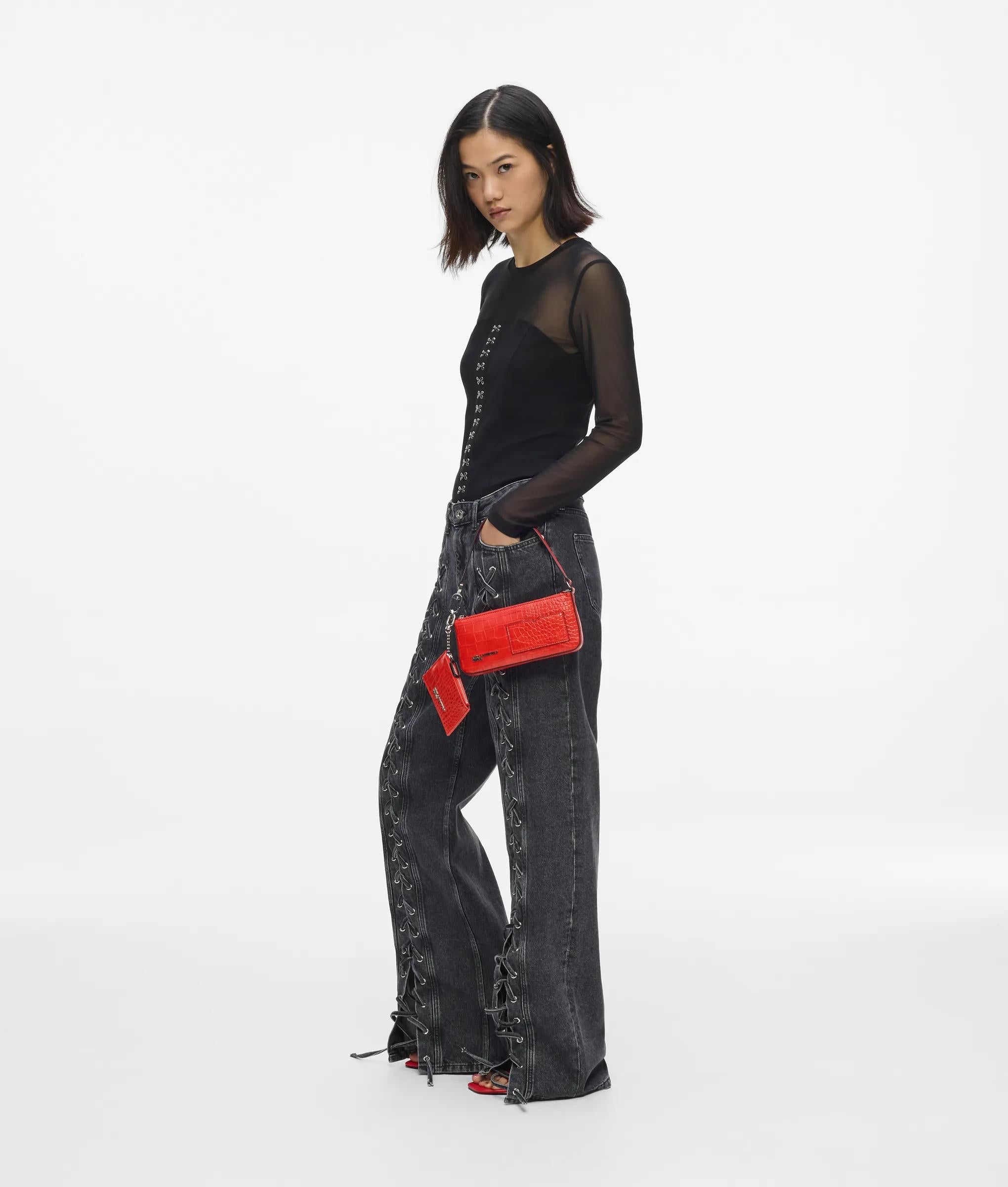 Transformable croco pouch