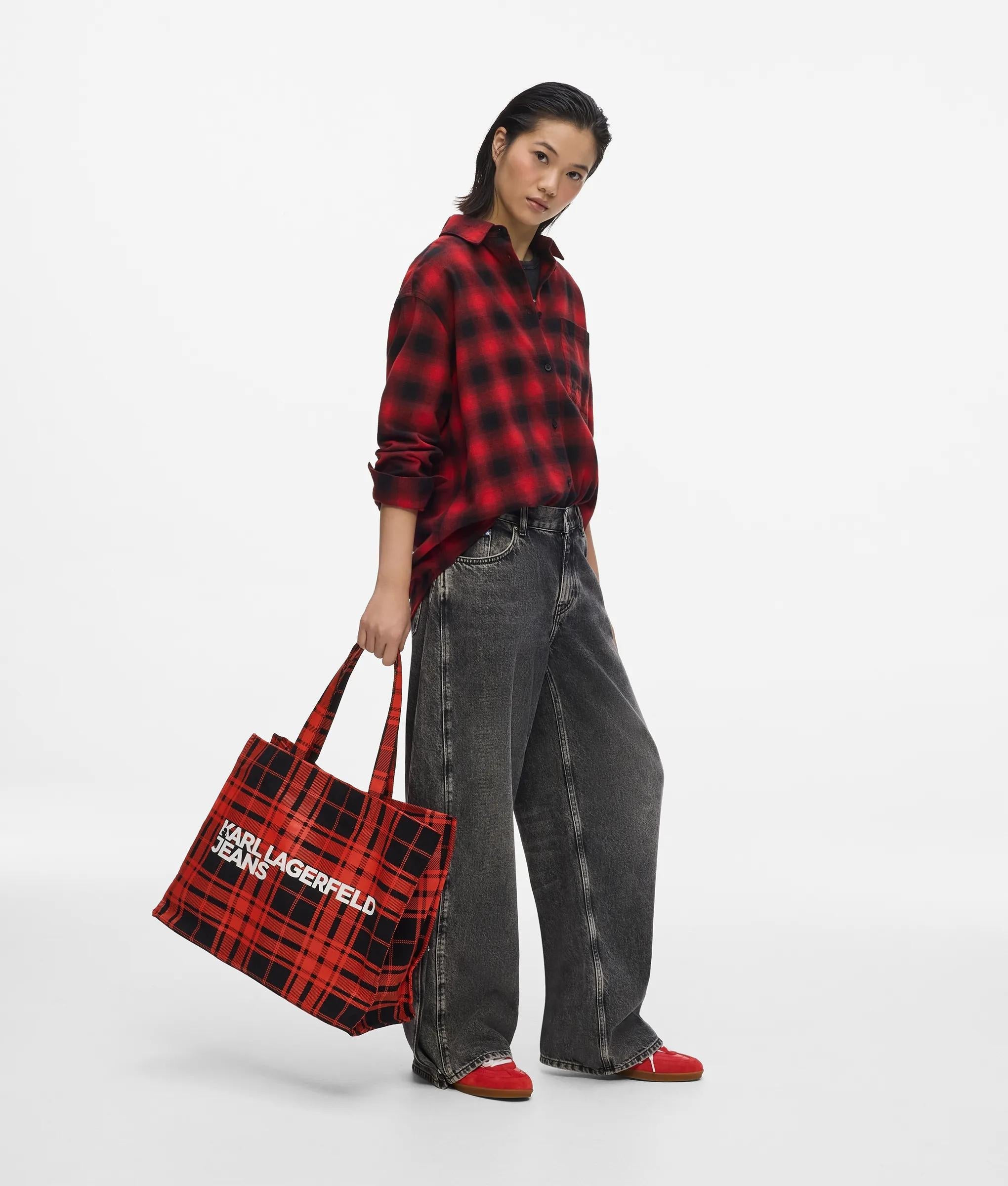Logo checked shopper