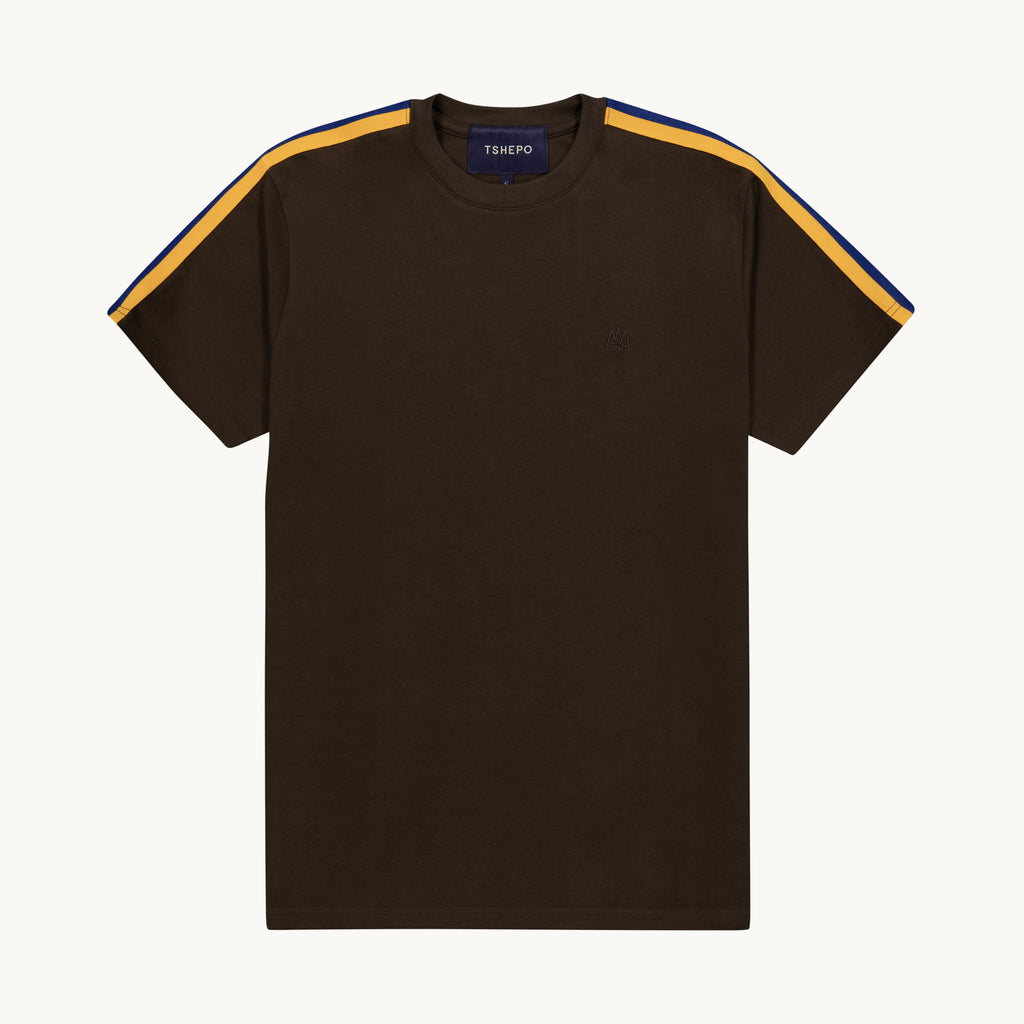 FLAG SHOULDER TAPE  ESPRESSO T-SHIRT