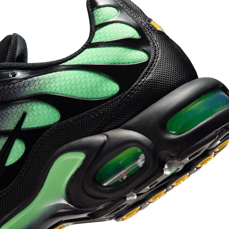 NIKE AIR MAX PLUS