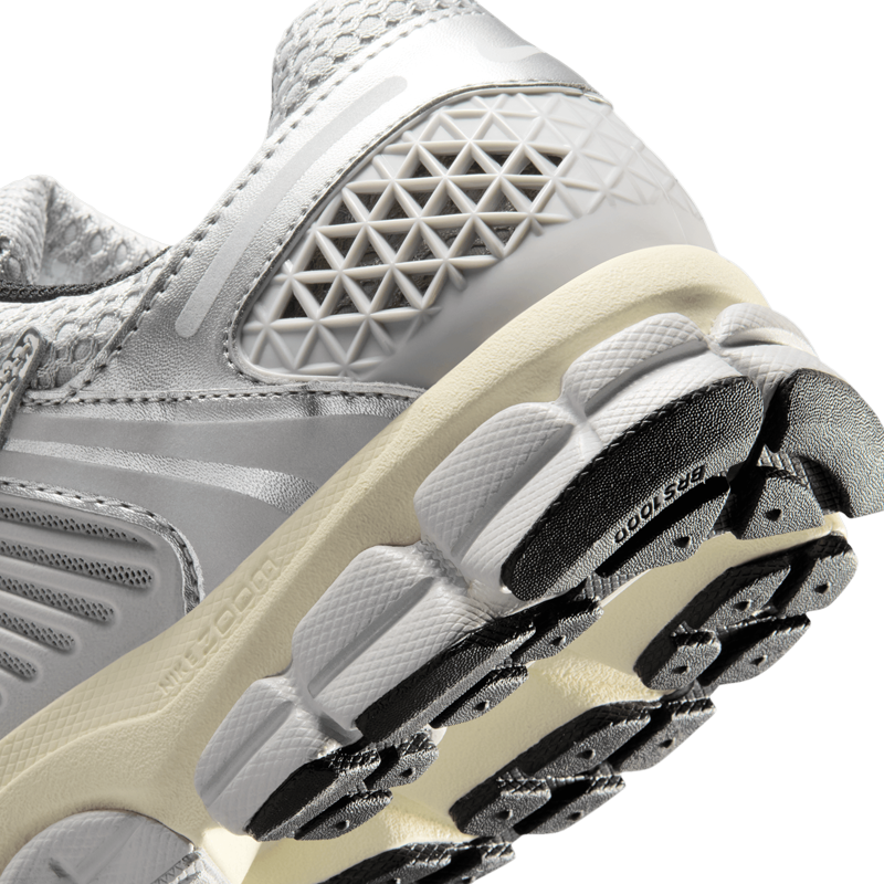 NIKE ZOOM VOMERO 5