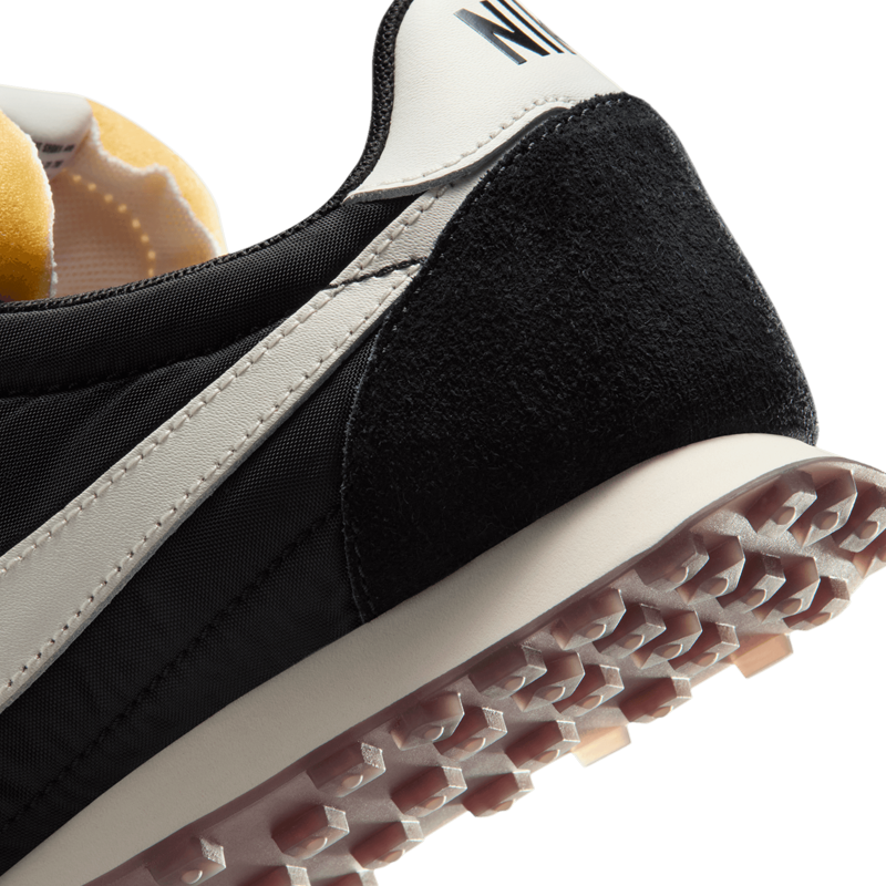 NIKE WAFFLE RACER