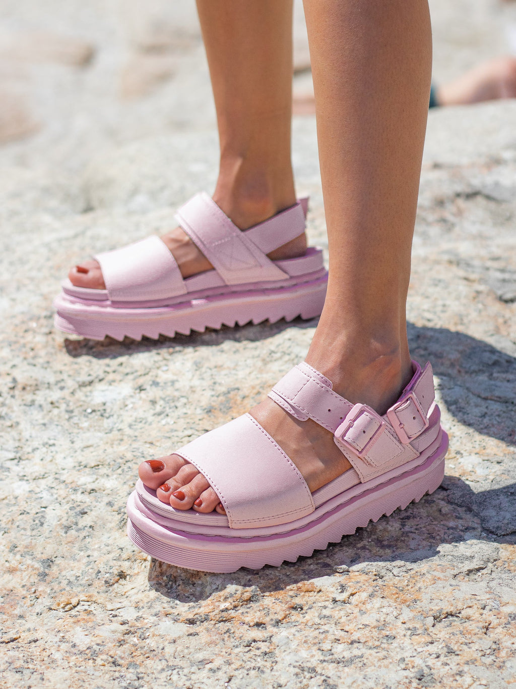 DR. MARTENS VOSS PINK MONO