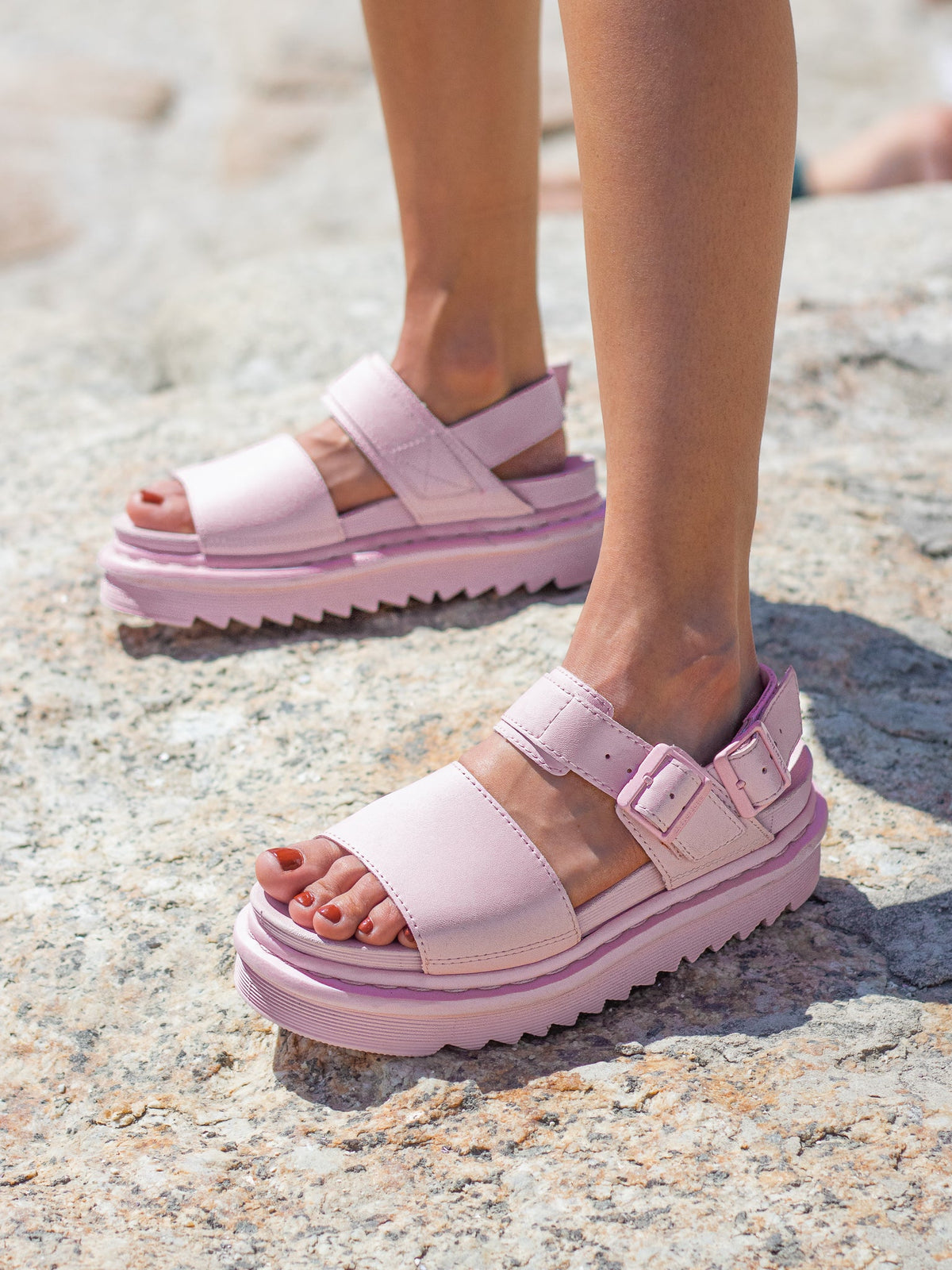 DR. MARTENS VOSS PINK MONO