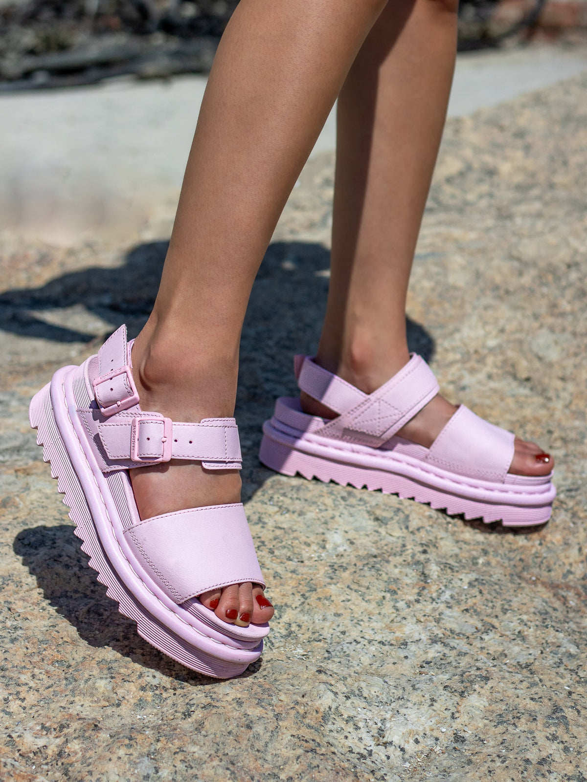 DR. MARTENS VOSS PINK MONO