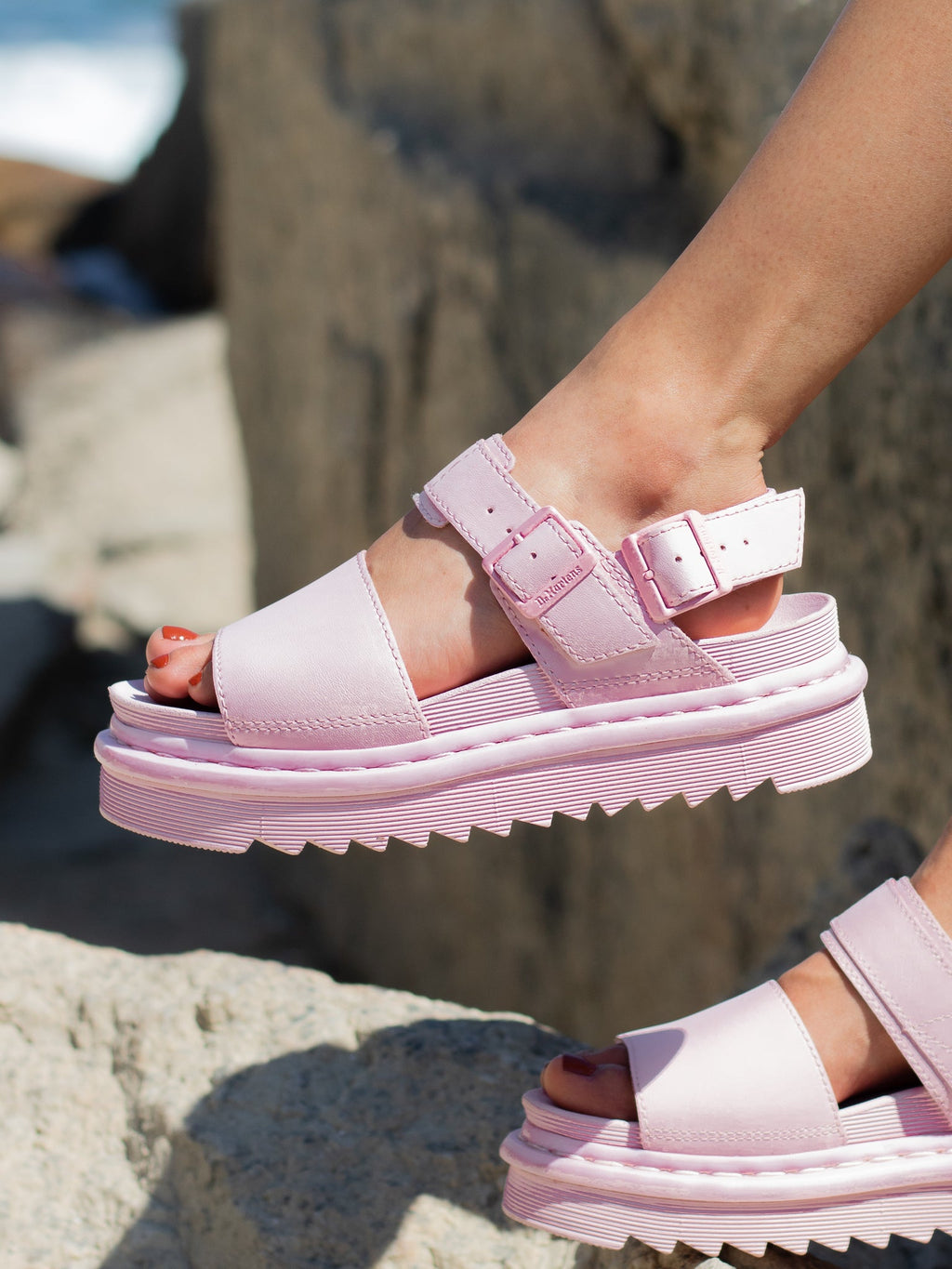 DR. MARTENS VOSS PINK MONO