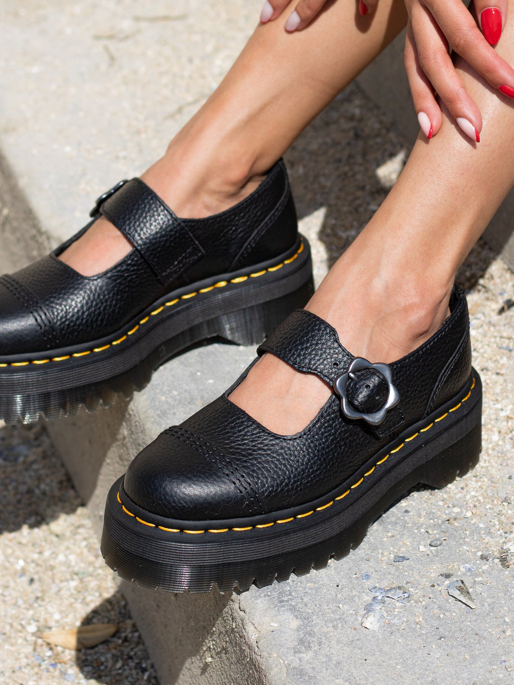 DR. MARTENS ADDINA FLOWER MARY JANE BLACK MILLED