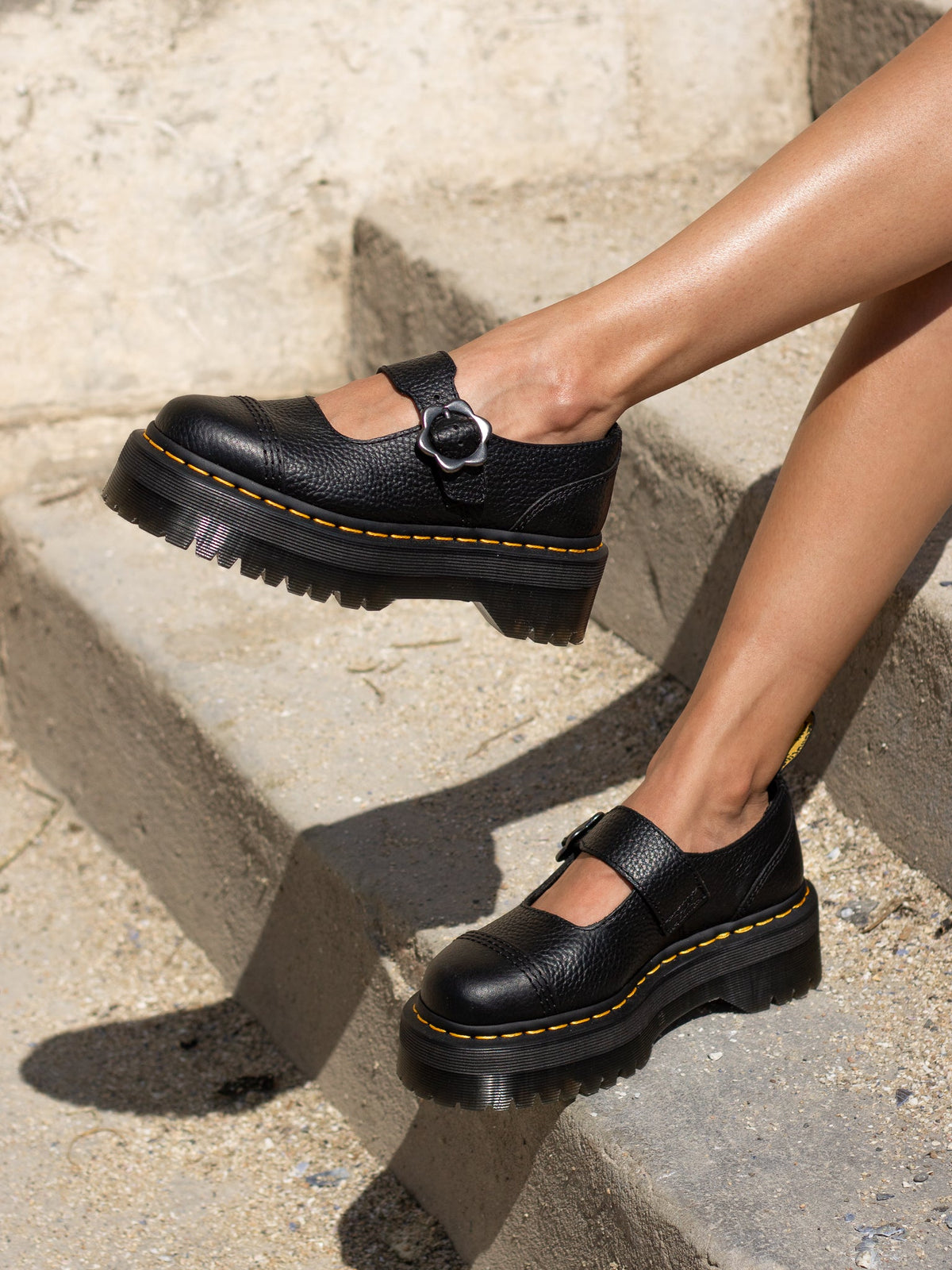 DR. MARTENS ADDINA FLOWER MARY JANE BLACK MILLED