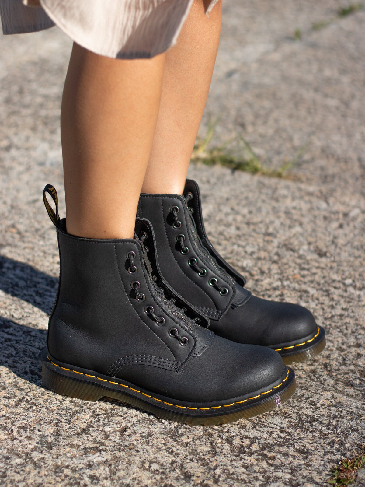 DR. MARTENS 1460 PASCAL FRONT ZIP BLACK NAPPA