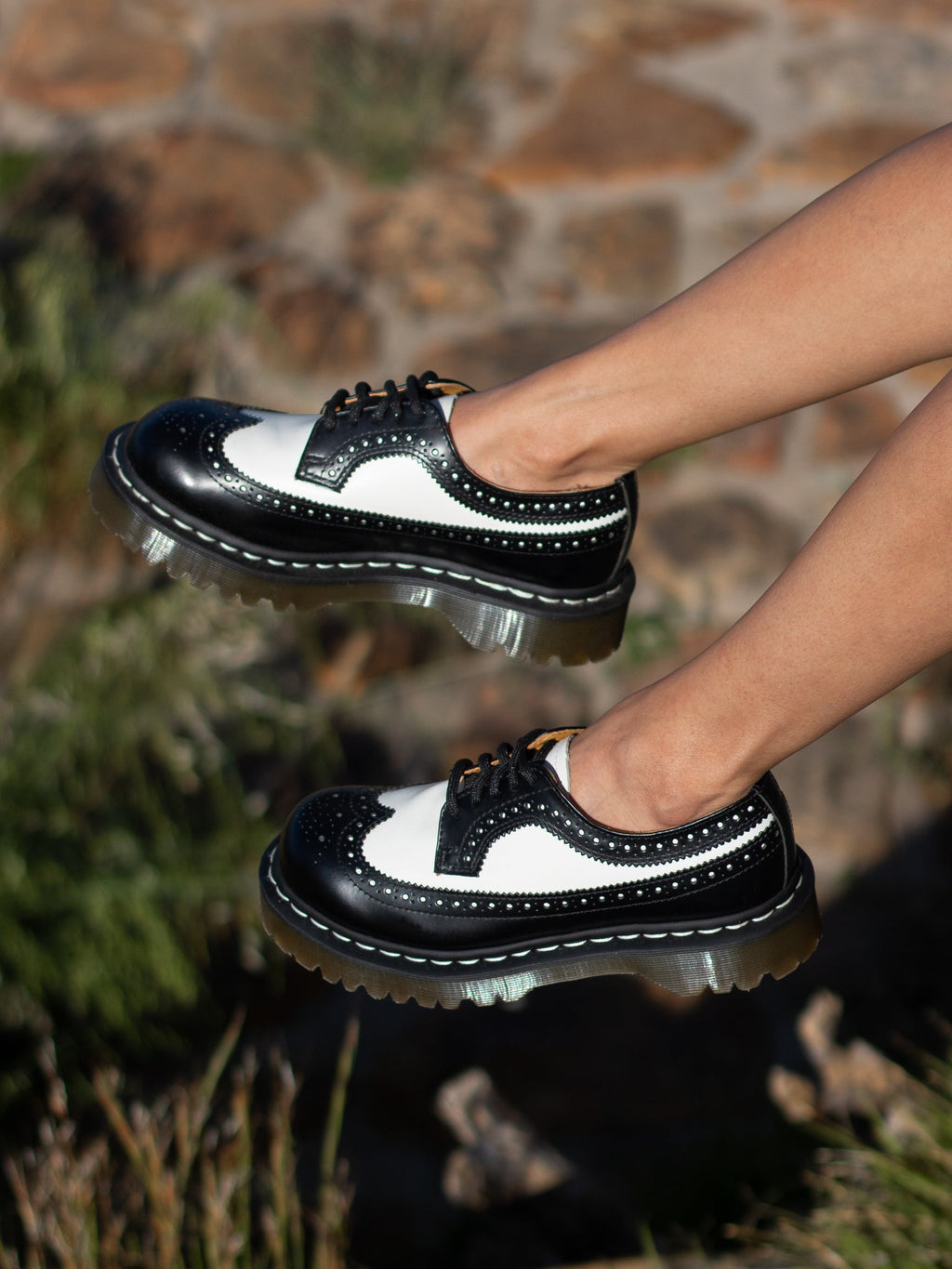 DR. MARTENS 3989 BLACK WHITE