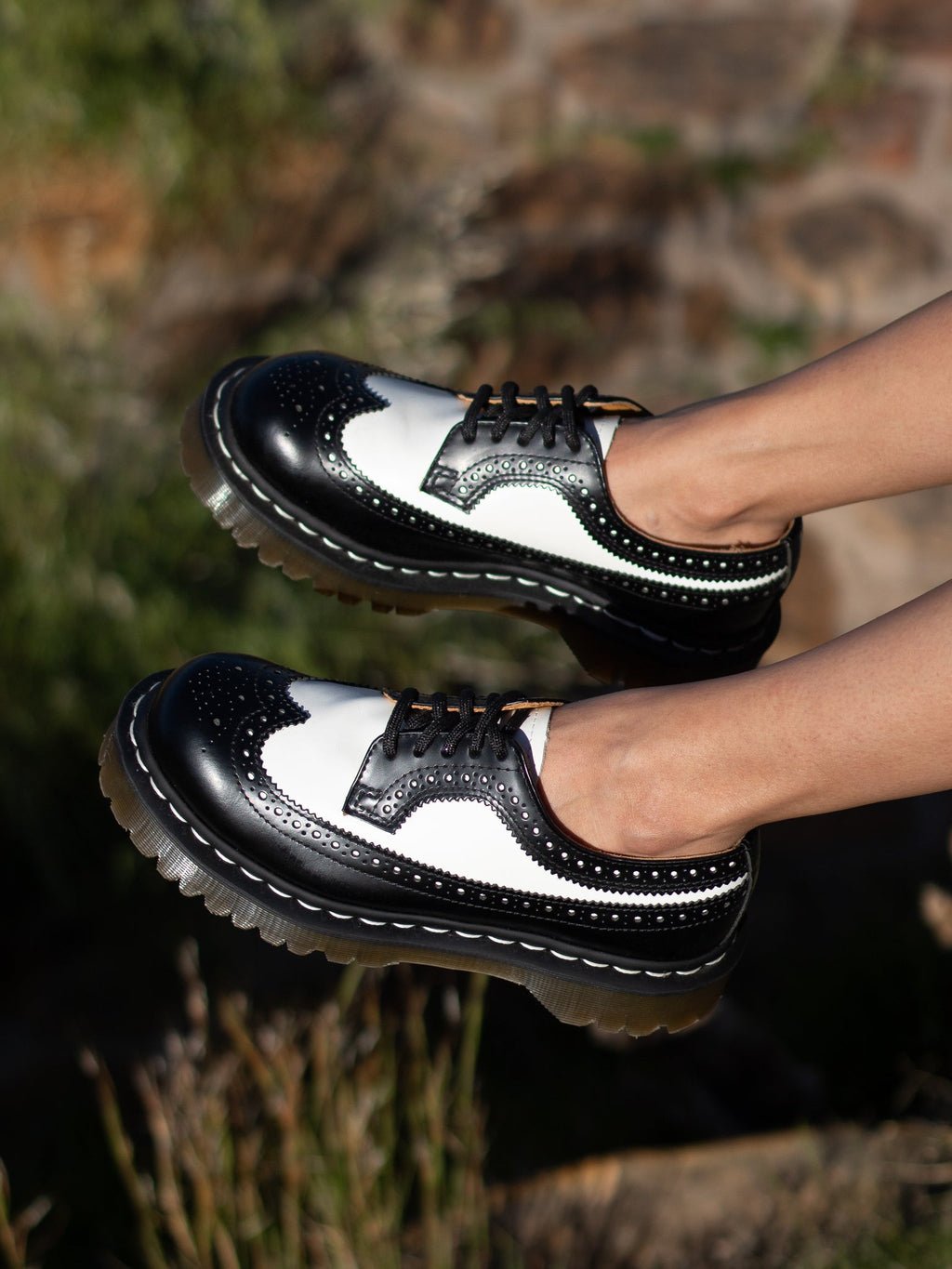 DR. MARTENS 3989 BLACK WHITE