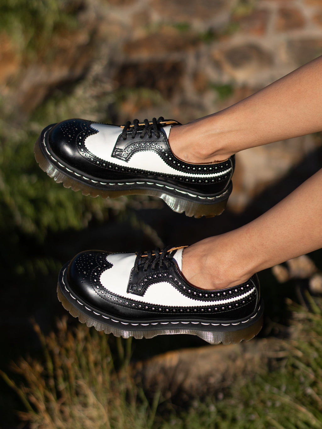 DR. MARTENS 3989 BLACK WHITE