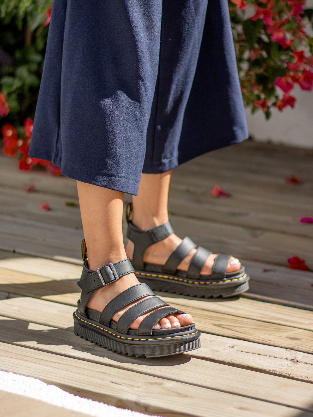 DR. MARTENS BLAIRE BLACK HYDRO