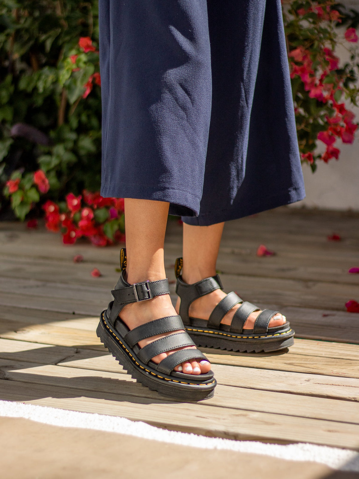 DR. MARTENS BLAIRE BLACK HYDRO