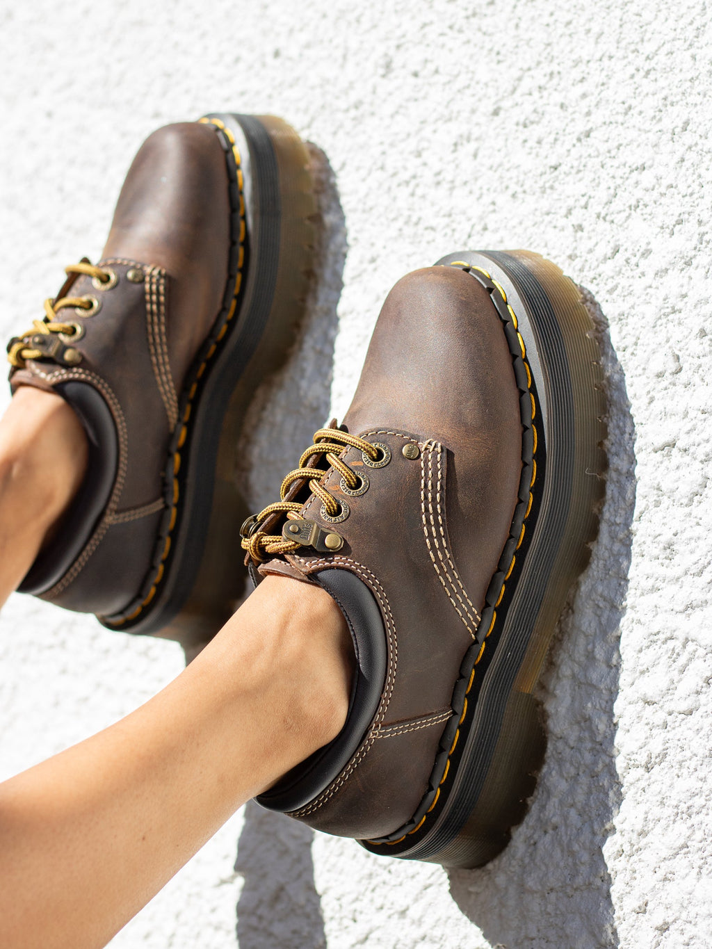 DR. MARTENS 8053 QUAD ARC CRAZY HORSE