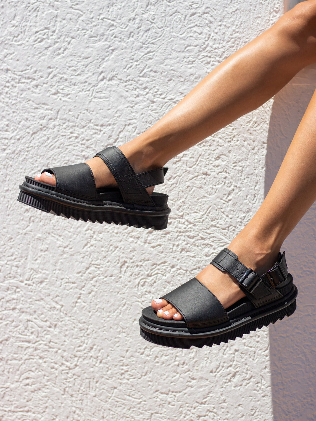 DR. MARTENS VOSS BLACK MONO