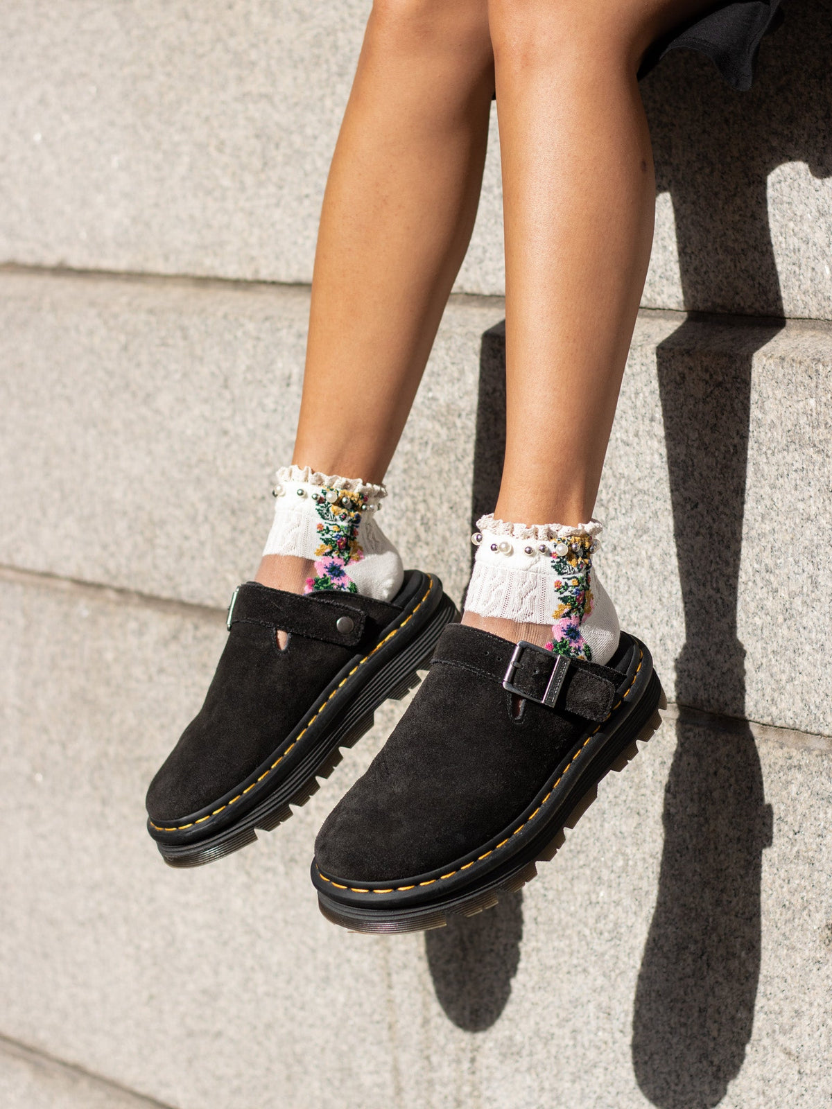 DR. MARTENS ZEBZAG BLACK SUEDE