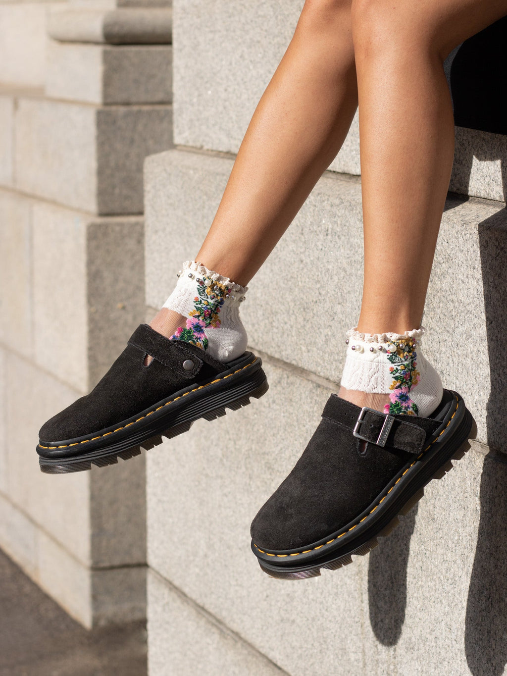 DR. MARTENS ZEBZAG BLACK SUEDE