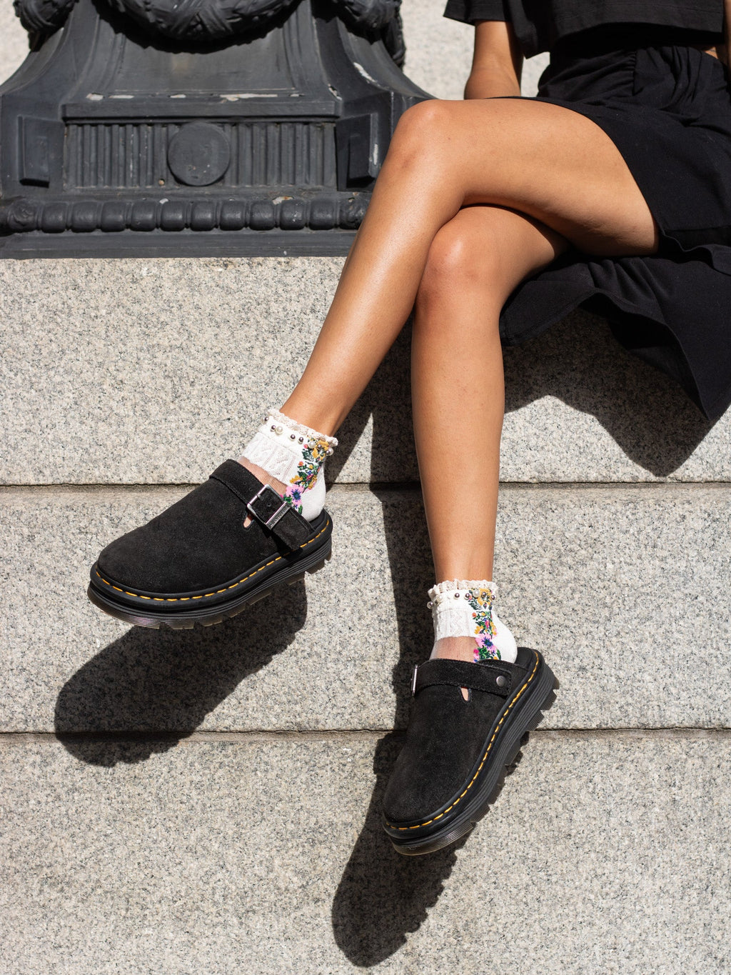 DR. MARTENS ZEBZAG BLACK SUEDE