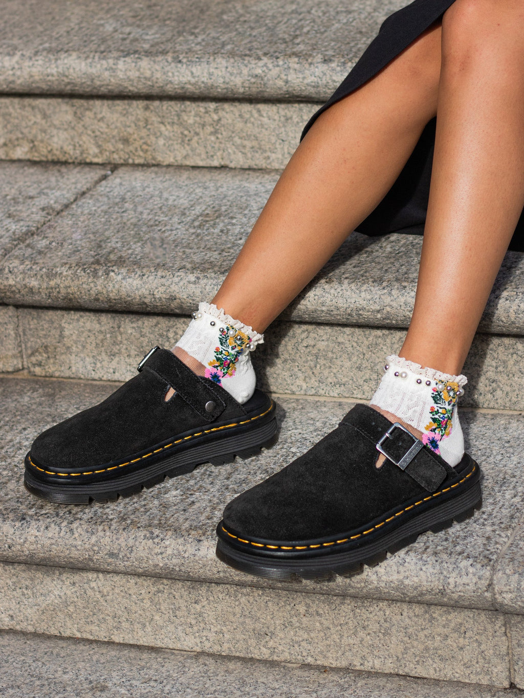 DR. MARTENS ZEBZAG BLACK SUEDE