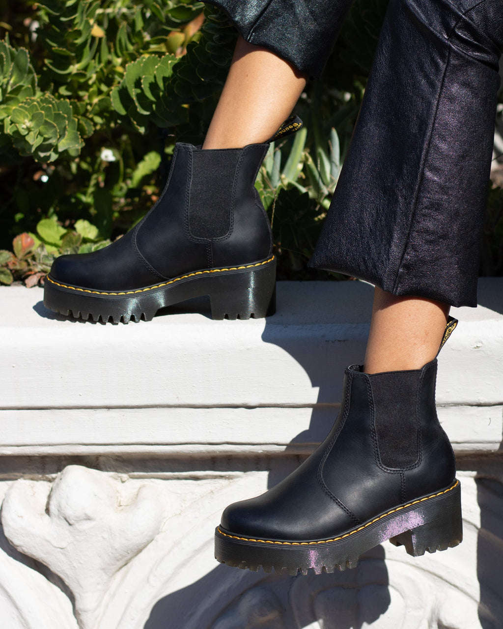 DR. MARTENS ROMETTY BLACK WYOMING