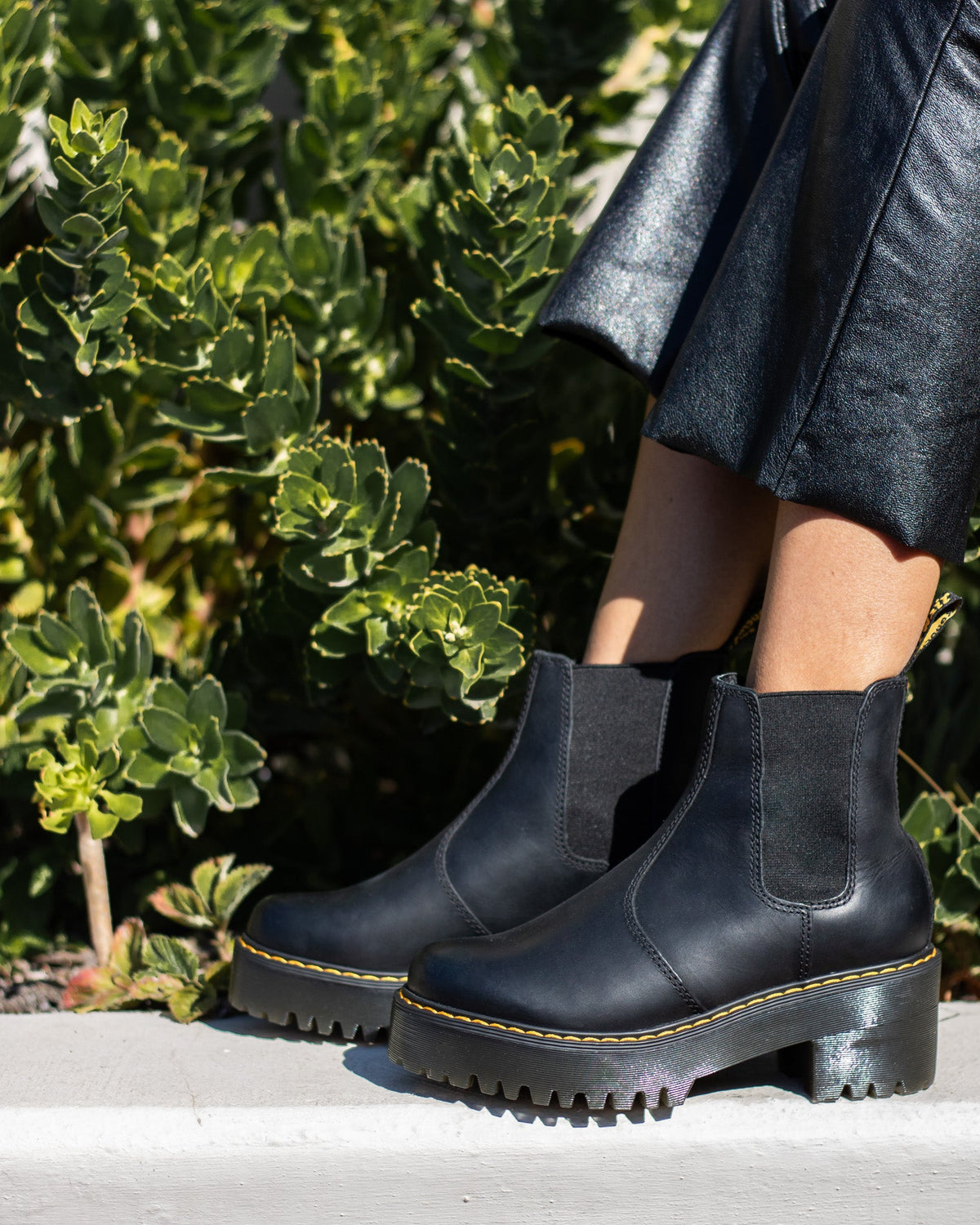 DR. MARTENS ROMETTY BLACK WYOMING