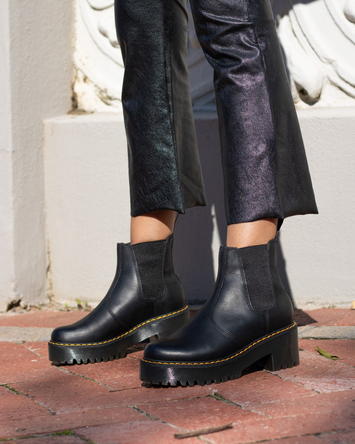 DR. MARTENS ROMETTY BLACK WYOMING