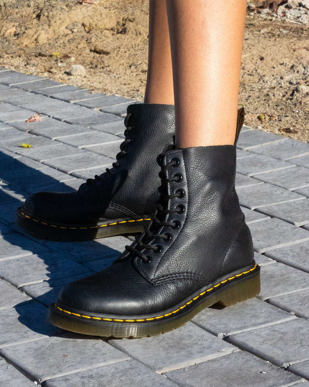 DR. MARTENS 1460 PASCAL BLACK VIRGINIA
