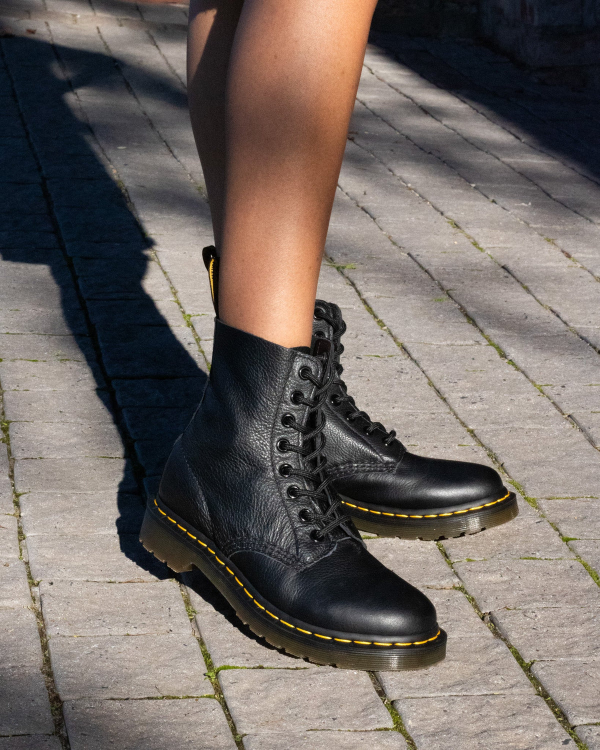 DR. MARTENS 1460 PASCAL BLACK VIRGINIA