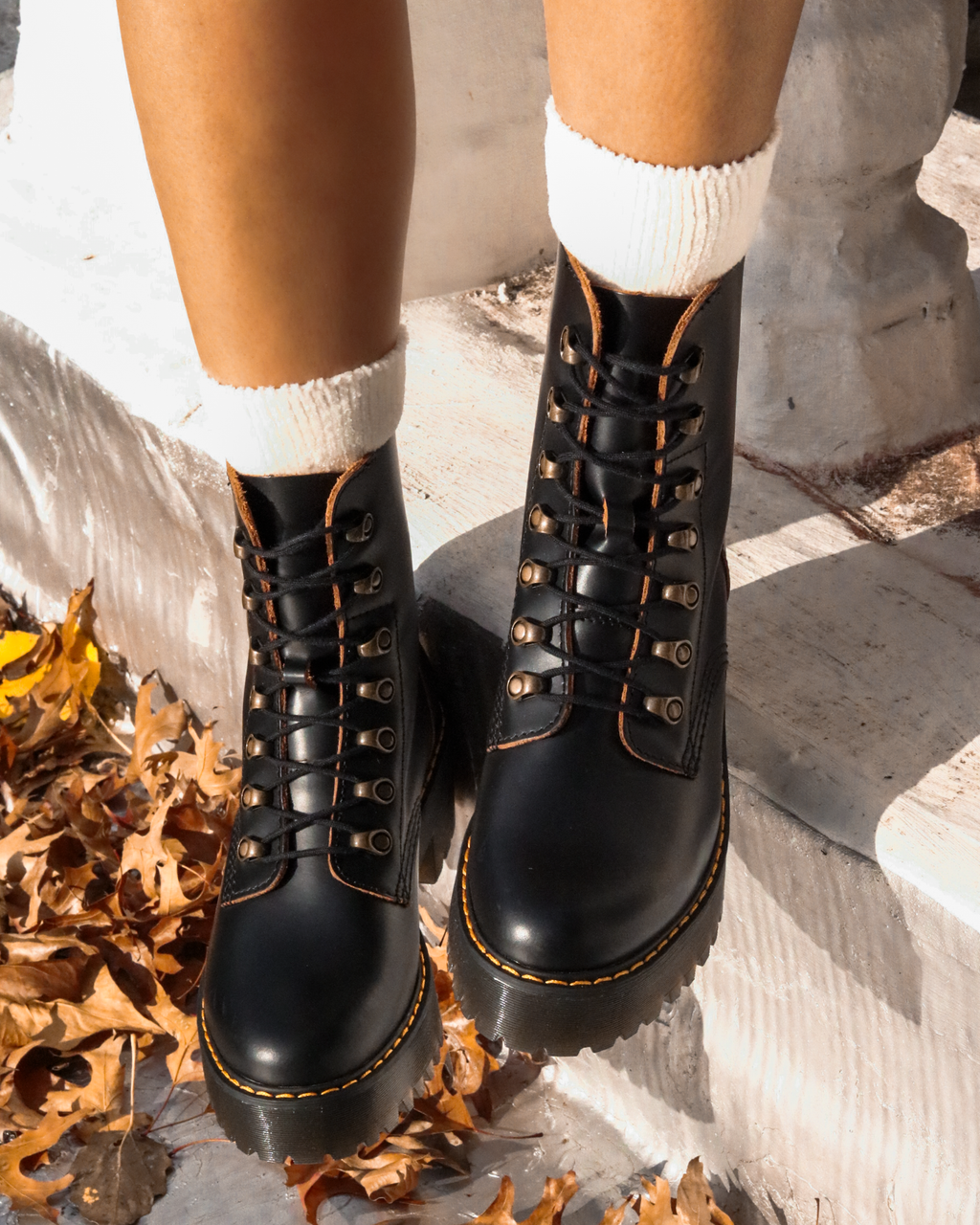 DR. MARTENS LEONA BLACK SMOOTH
