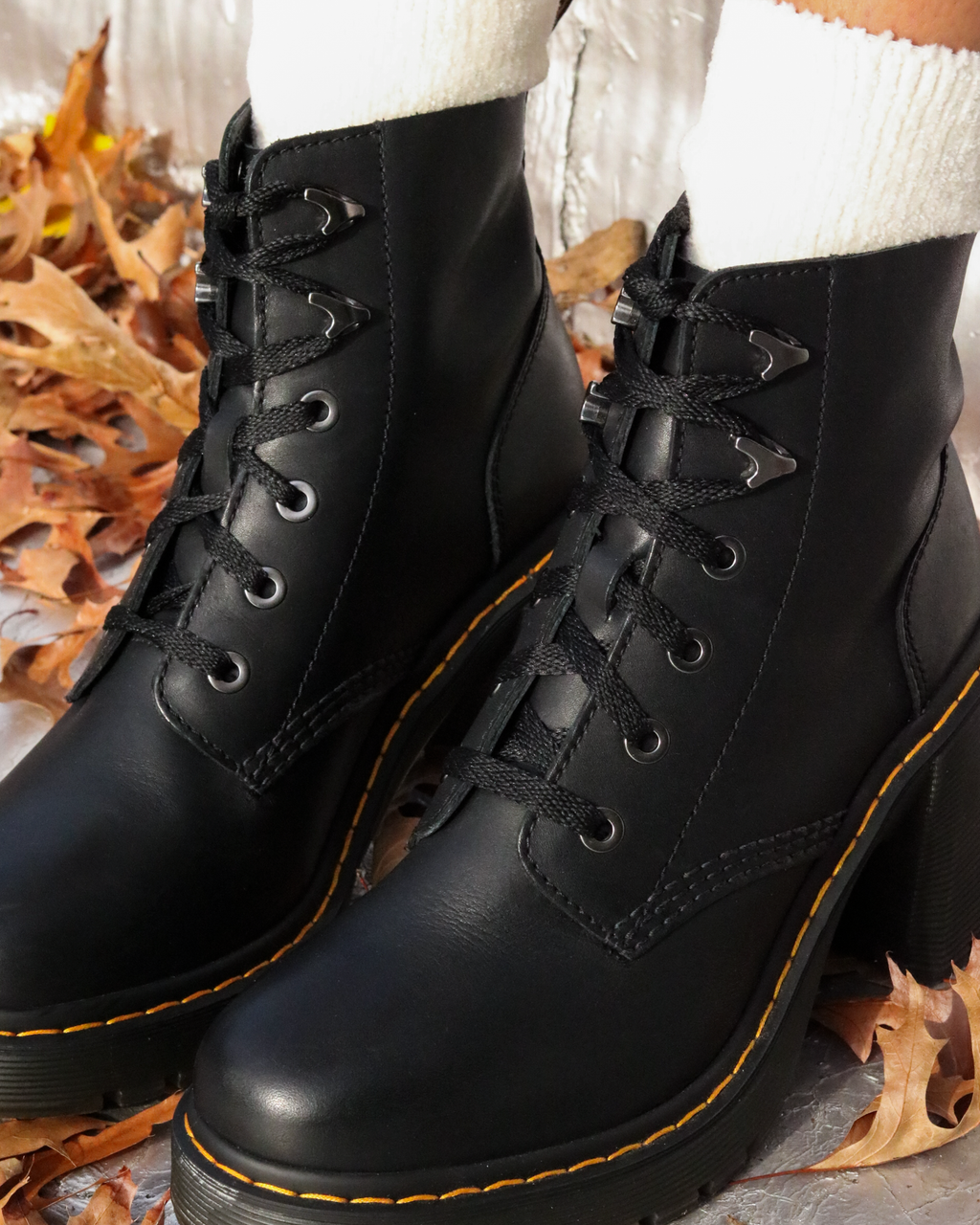 DR. MARTENS JESY BLACK