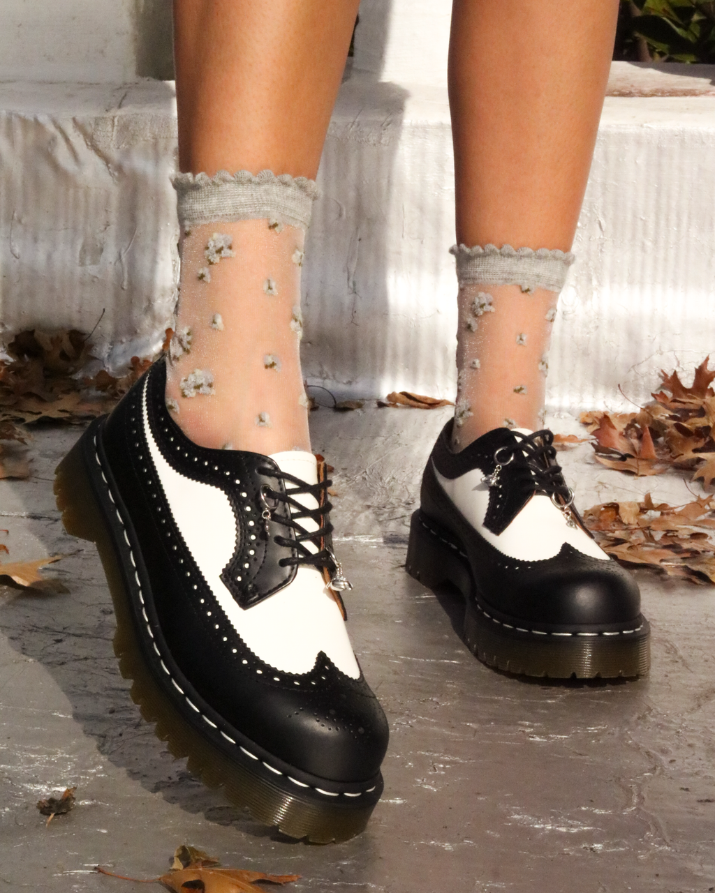 DR. MARTENS 3989 BLACK WHITE