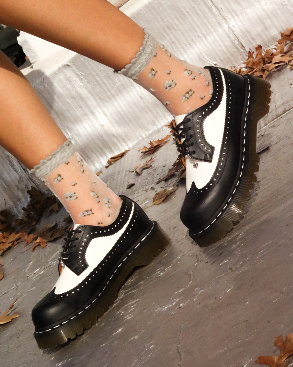 DR. MARTENS 3989 BLACK WHITE