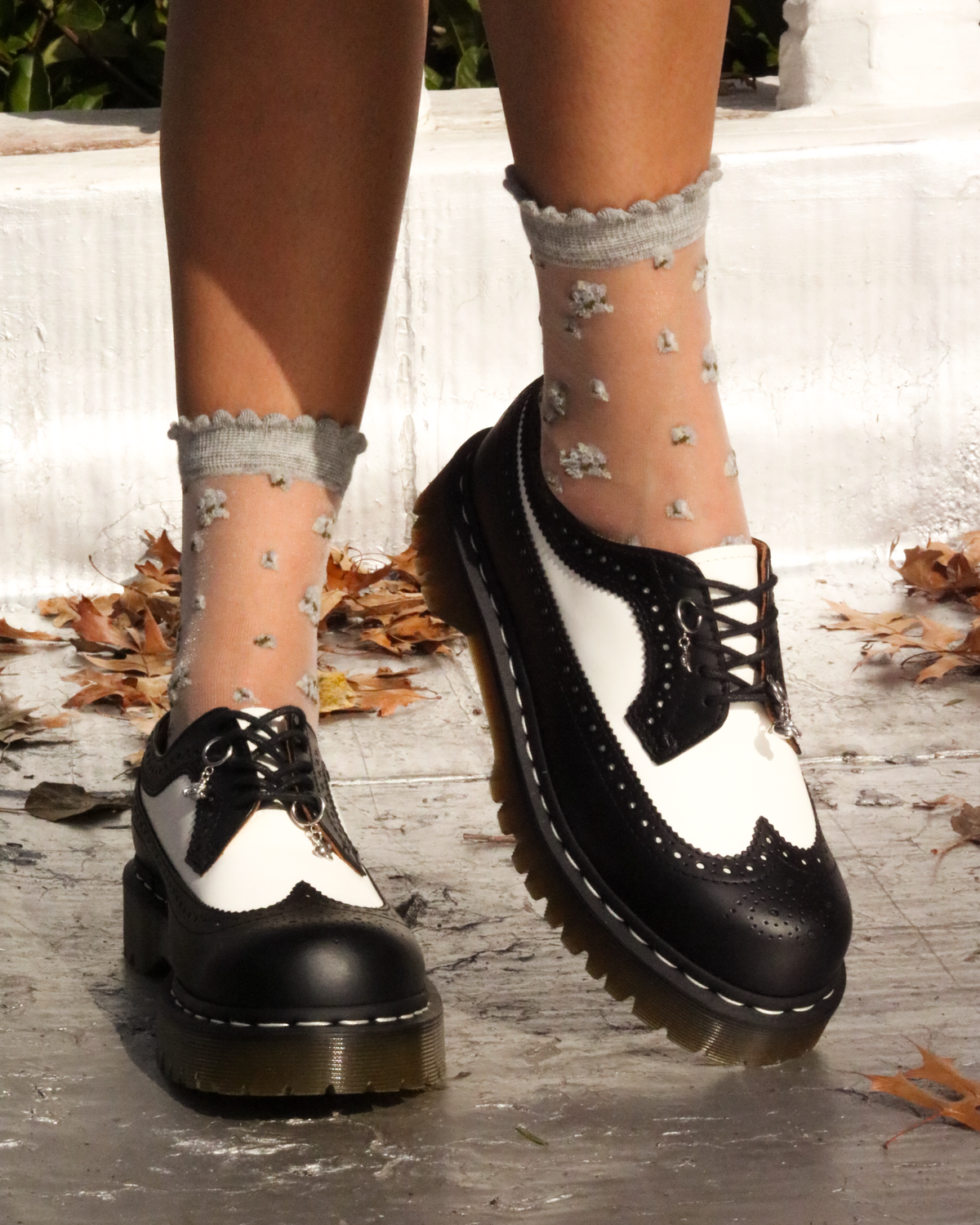 DR. MARTENS 3989 BLACK WHITE