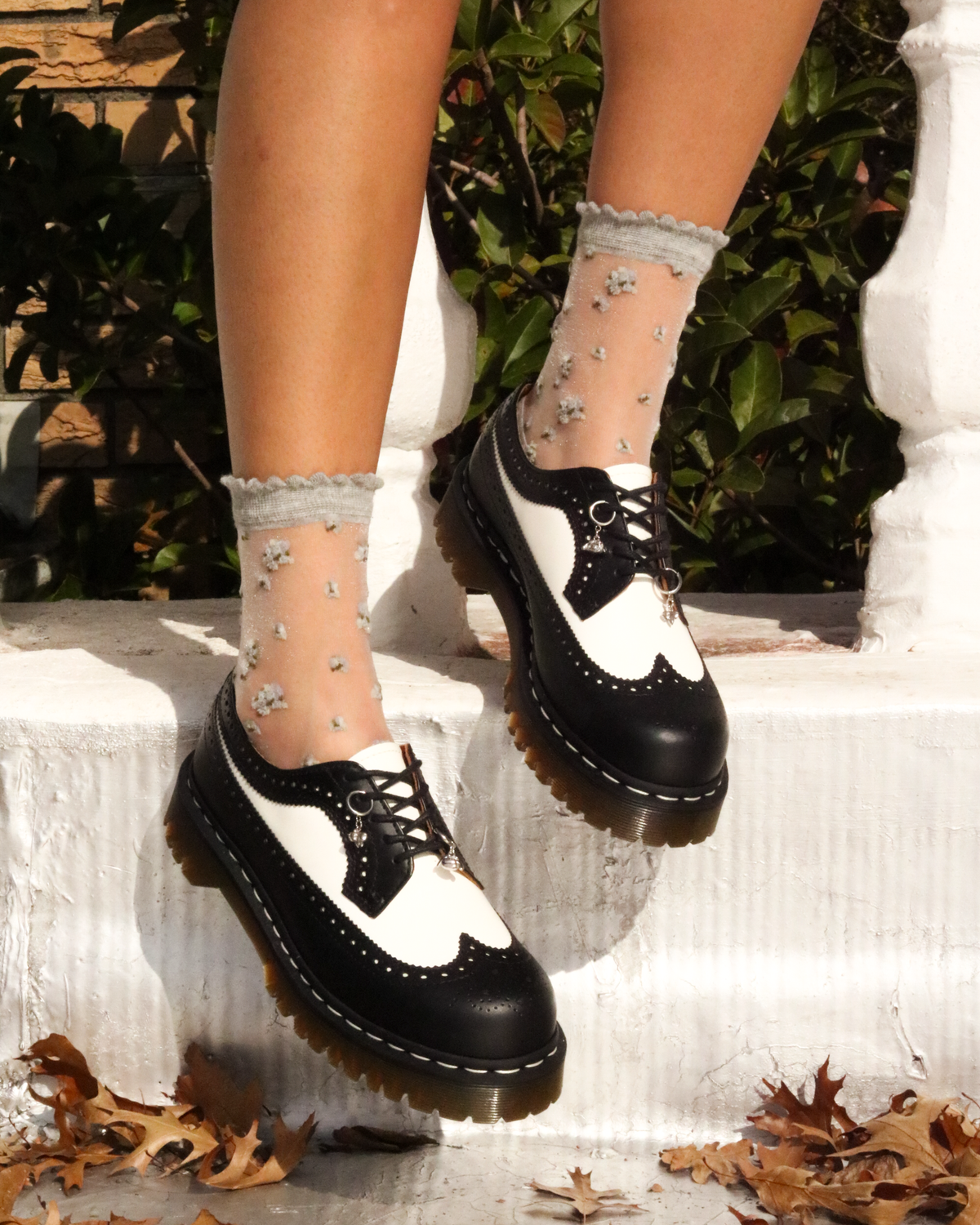 DR. MARTENS 3989 BLACK WHITE