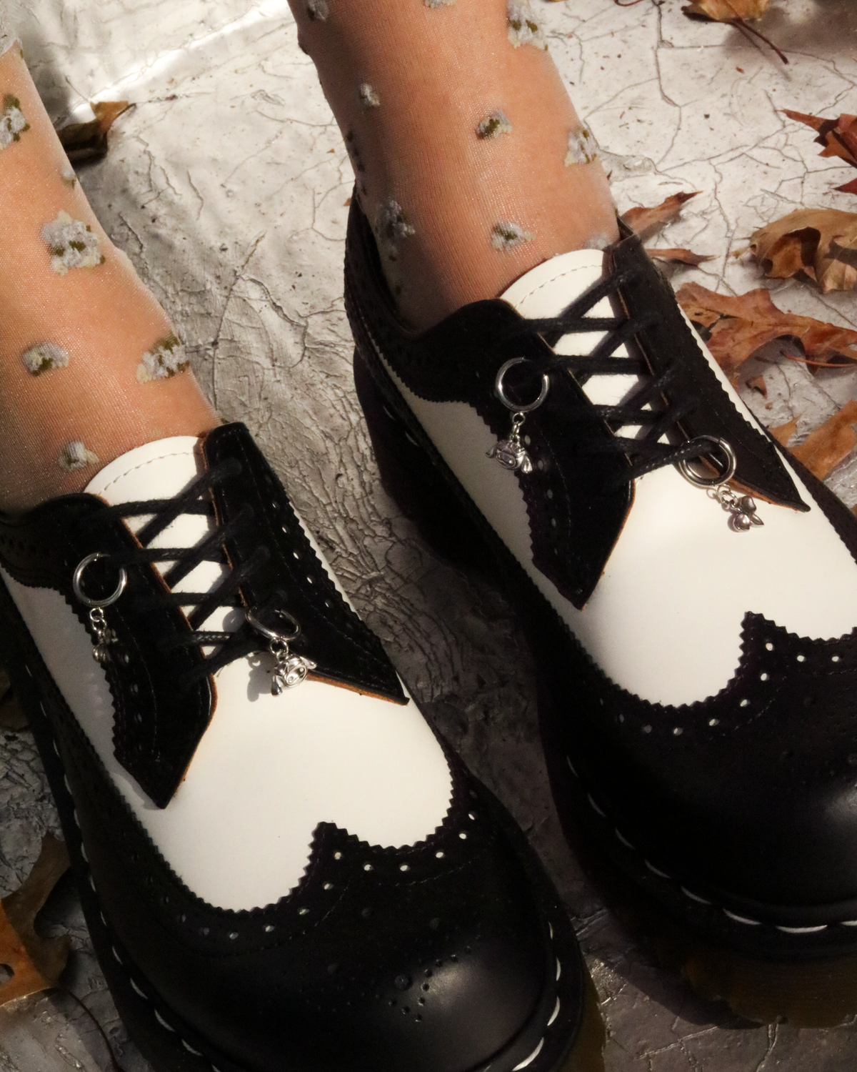 DR. MARTENS 3989 BLACK WHITE