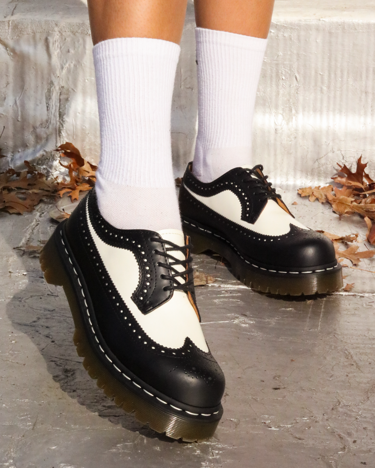 DR. MARTENS 3989 BLACK WHITE