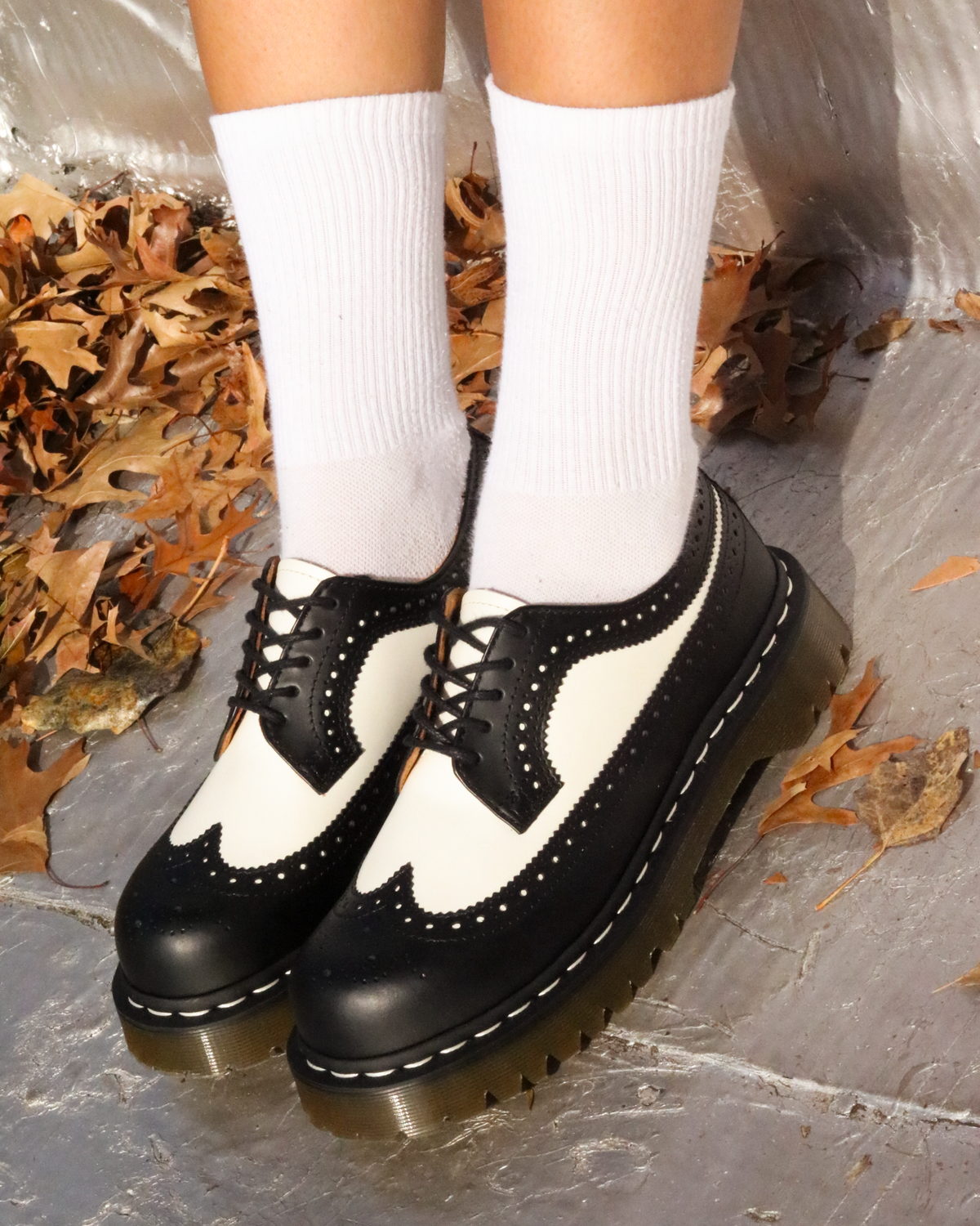 DR. MARTENS 3989 BLACK WHITE