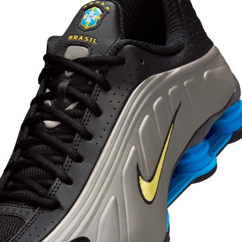 NIKE SHOX R4