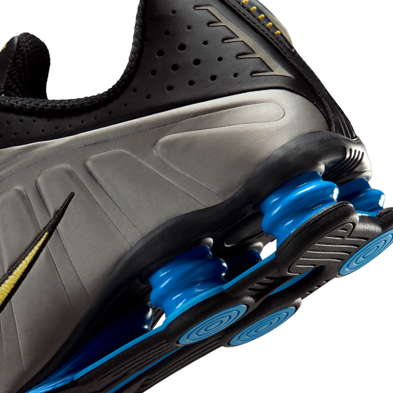 NIKE SHOX R4
