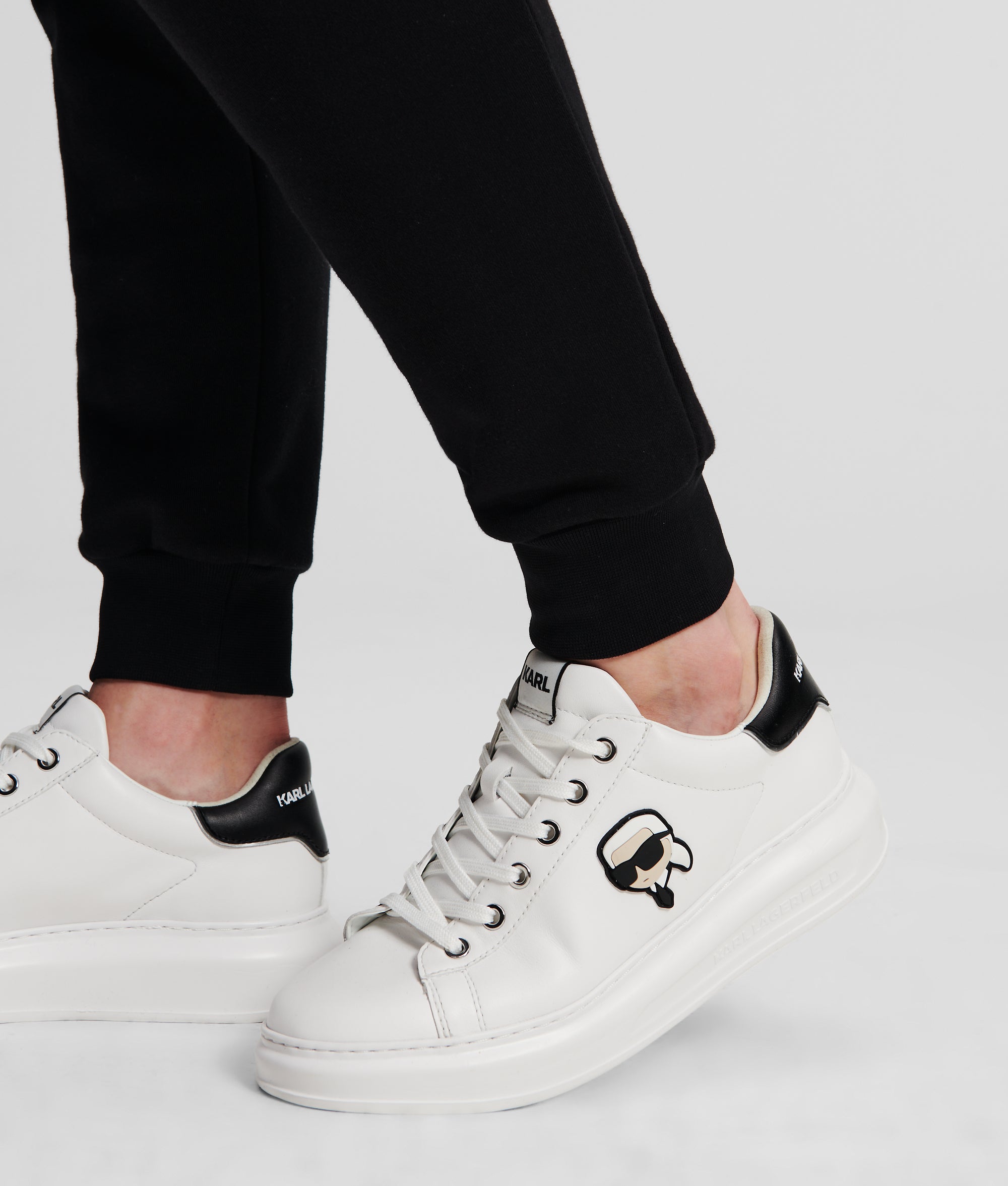 Ikon NFT Kapri sneakers