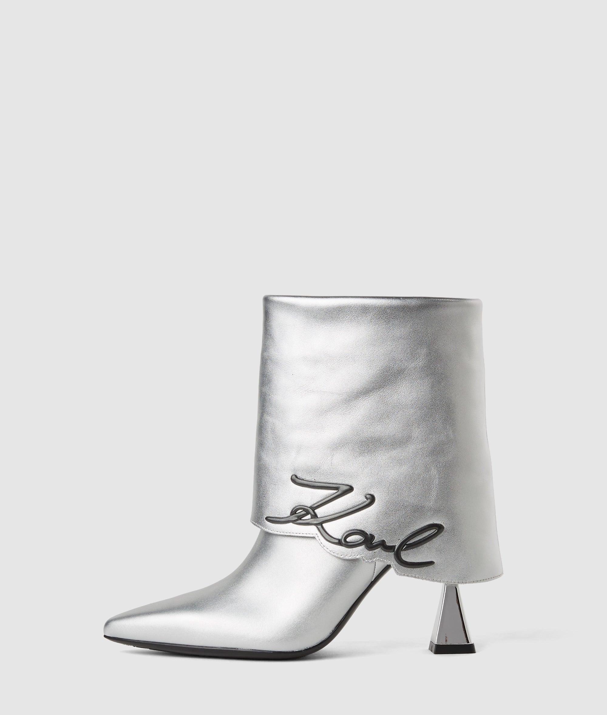 Exclusive Debut II fold-down boots